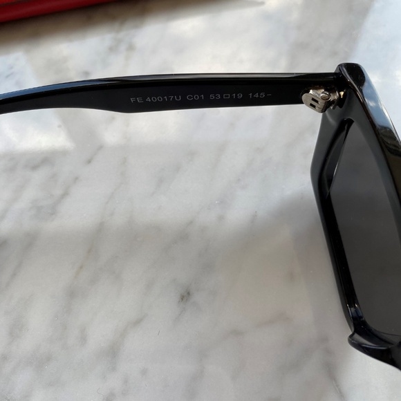 Fendi - Rectangular Sunglasses - Picture 4 of 10